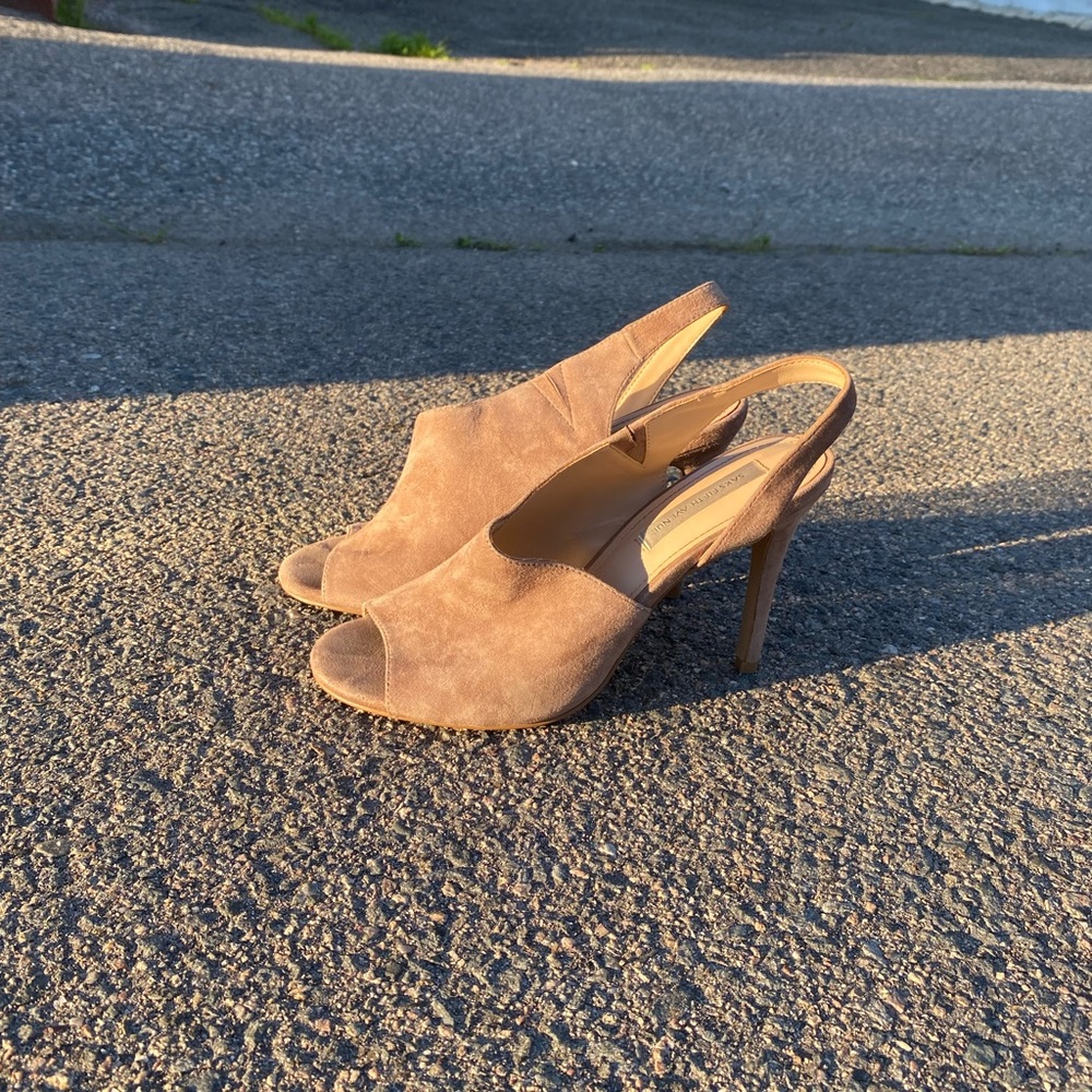 Saks Fifth & Ave heel